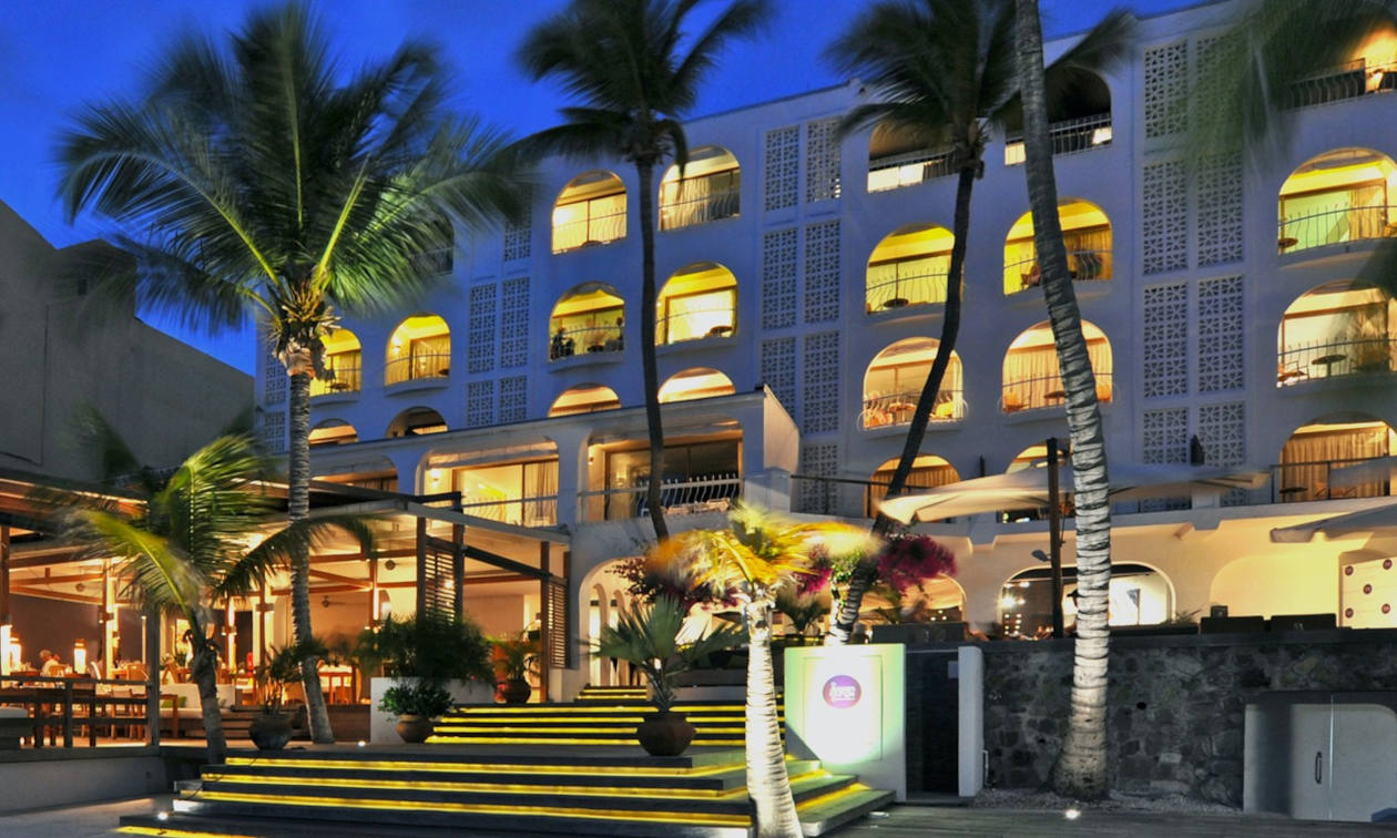 The Holland House Beach Hotel in Philipsburg, St. Maarten