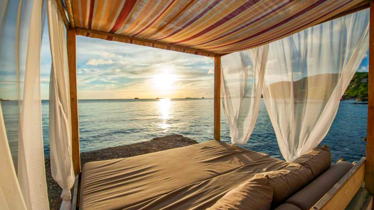 Old Gin House Hotel on Statia has Cabanas